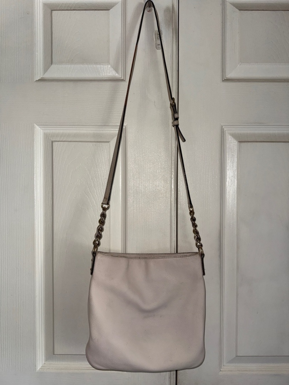 Kate Spade New York Off White Chain Detail Zip Top Leather Crossbody Bag - Picture 3 of 8